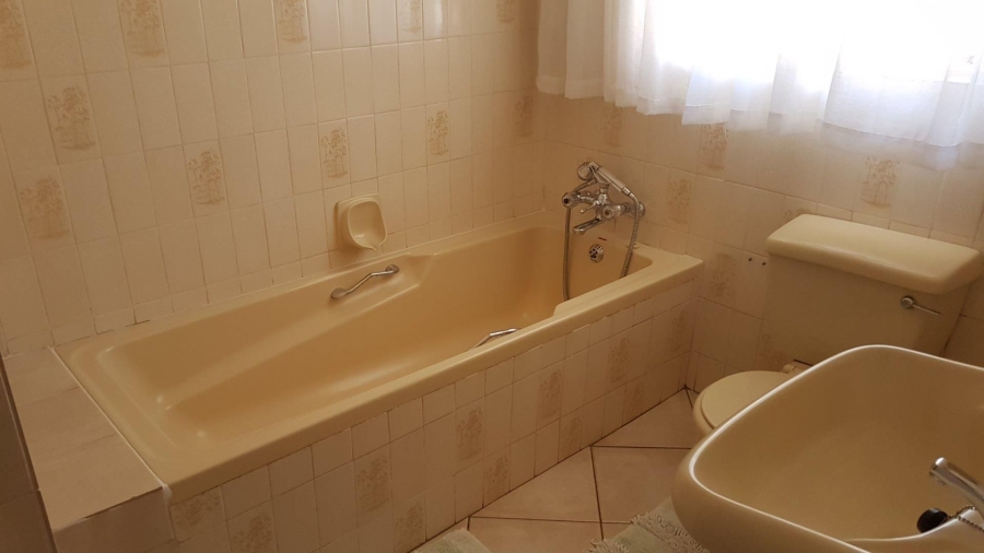 6 Bedroom Property for Sale in Cashan North West